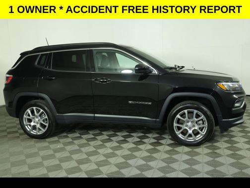 Diamond Black Crystal Pearlcoat 2024 Jeep Compass Latitude Lux