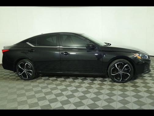 2023 Nissan Altima SR FWD