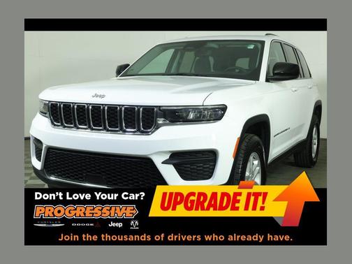Bright White Clearcoat 2023 Jeep Grand Cherokee Laredo