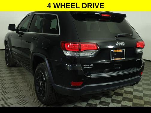 Diamond Black Crystal Pearlcoat 2020 Jeep Grand Cherokee Laredo