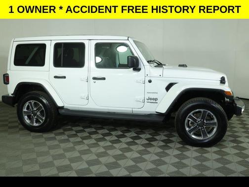 Bright White Clearcoat 2022 Jeep Wrangler Unlimited Sahara