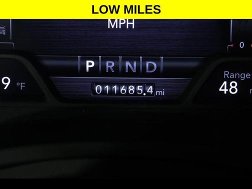 Diamond Black Crystal Pearlcoat 2024 RAM 1500 Big Horn/Lone Star