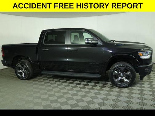 Diamond Black Crystal Pearlcoat 2022 RAM 1500 Big Horn/Lone Star