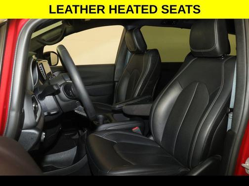 Red Hot Pearlcoat 2025 Chrysler Pacifica L