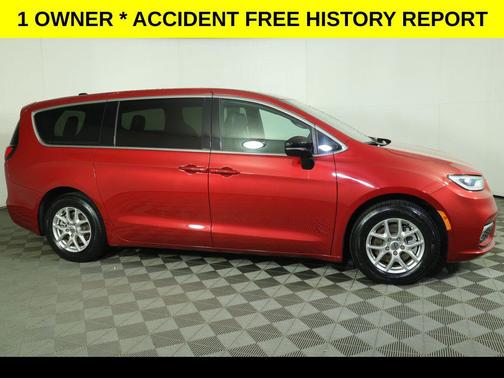 Red Hot Pearlcoat 2025 Chrysler Pacifica L