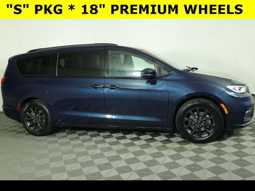 2022 Chrysler Pacifica Touring L
