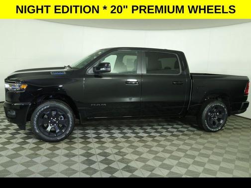 Diamond Black Crystal Pearlcoat 2026 RAM 1500 Big Horn/Lone Star