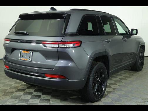 2022 Jeep Grand Cherokee Altitude
