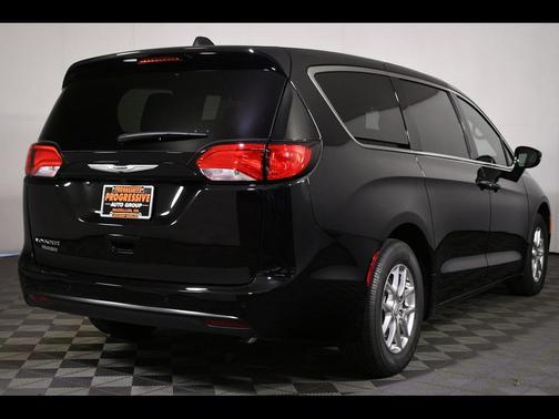 2025 Chrysler Voyager LX