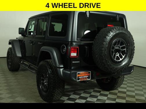 Black Clearcoat 2022 Jeep Wrangler Willys