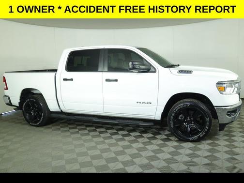 Bright White Clearcoat 2024 RAM 1500 Big Horn/Lone Star