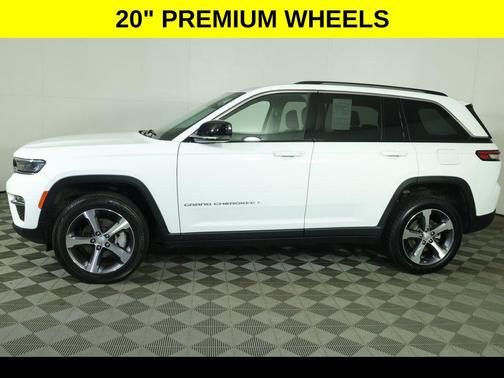Bright White Clearcoat 2023 Jeep Grand Cherokee Limited