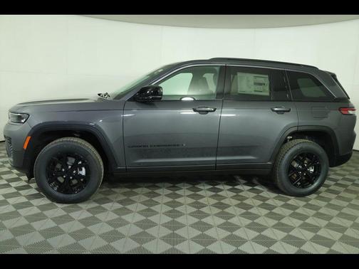 Baltic Gray Metallic Clearcoat 2026 Jeep Grand Cherokee Altitude