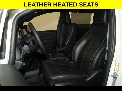 Bright White Clearcoat 2025 Chrysler Pacifica L