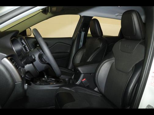 Bright White Clearcoat 2022 Jeep Cherokee Latitude Lux