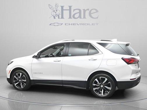 Iridescent Pearl Tricoat 2022 Chevrolet Equinox Premier