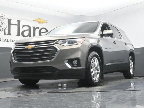 Pepperdust Metallic 2018 Chevrolet Traverse LT Cloth