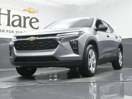 Sterling Gray Metallic 2026 Chevrolet Trax LS