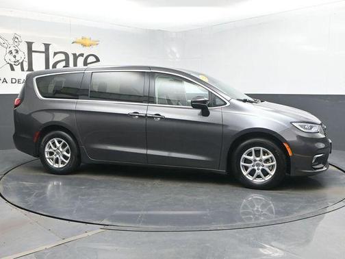 Granite Crystal Clearcoat Metallic 2023 Chrysler Pacifica Touring-L