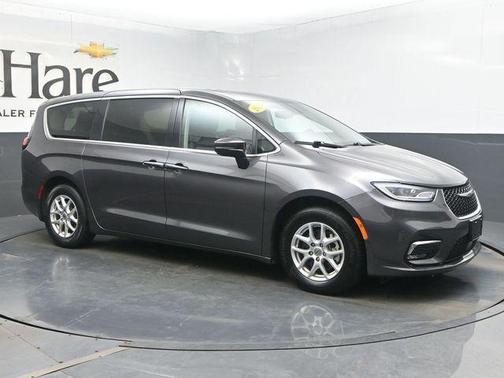 Granite Crystal Clearcoat Metallic 2023 Chrysler Pacifica Touring-L