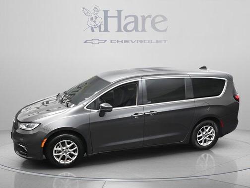 Granite Crystal Clearcoat Metallic 2023 Chrysler Pacifica Touring-L