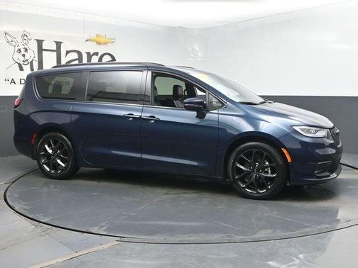 Fathom Blue Pearlcoat 2023 Chrysler Pacifica Touring-L