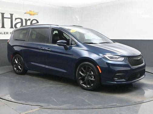 Fathom Blue Pearlcoat 2023 Chrysler Pacifica Touring-L