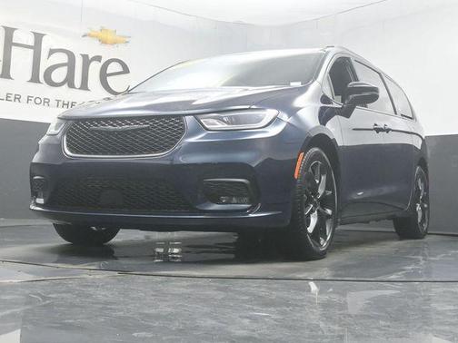 Fathom Blue Pearlcoat 2023 Chrysler Pacifica Touring-L