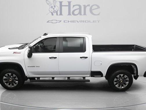 Summit White 2026 Chevrolet Silverado 2500 Custom