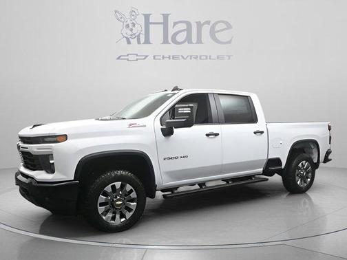 Summit White 2026 Chevrolet Silverado 2500 Custom