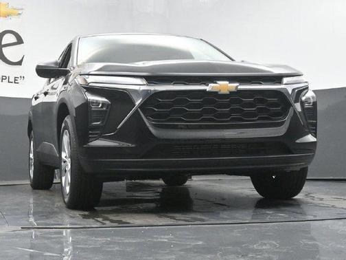 Mosaic Black Metallic 2026 Chevrolet Trax LS