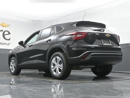 Mosaic Black Metallic 2026 Chevrolet Trax LS