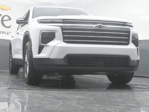 Summit White 2026 Chevrolet Traverse LT