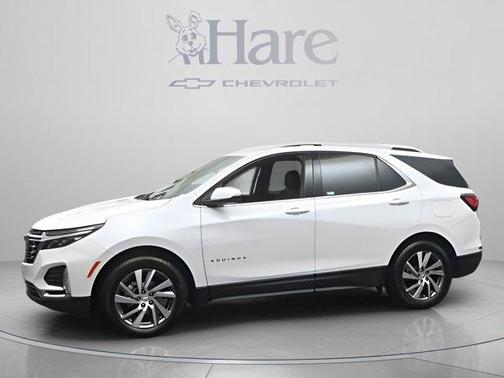 Iridescent Pearl Tricoat 2024 Chevrolet Equinox Premier