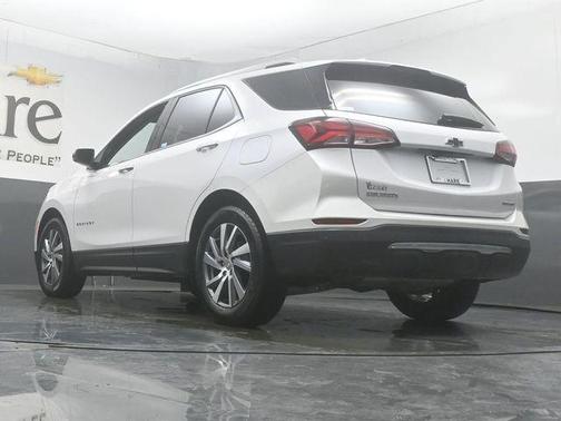Iridescent Pearl Tricoat 2024 Chevrolet Equinox Premier