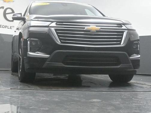Mosaic Black Metallic 2023 Chevrolet Traverse Premier