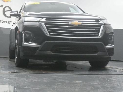 Mosaic Black Metallic 2023 Chevrolet Traverse Premier