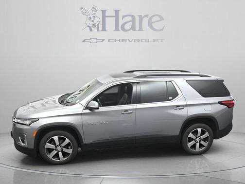 Sterling Gray Metallic 2023 Chevrolet Traverse LT Leather