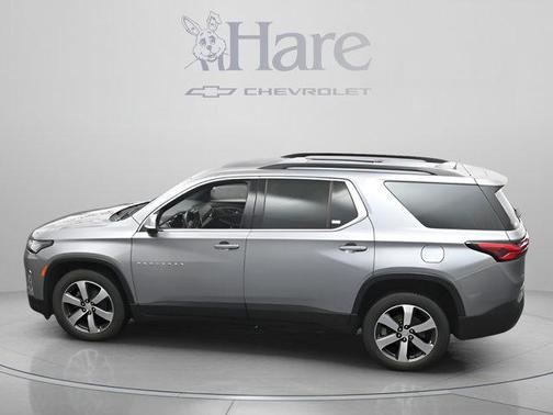 Sterling Gray Metallic 2023 Chevrolet Traverse LT Leather