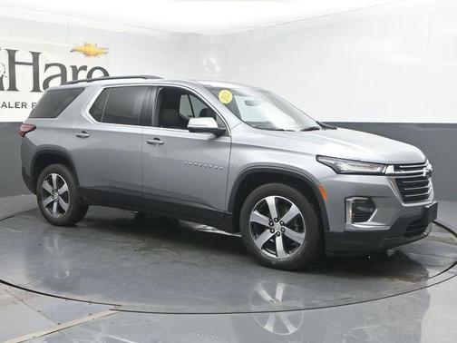 Sterling Gray Metallic 2023 Chevrolet Traverse LT Leather