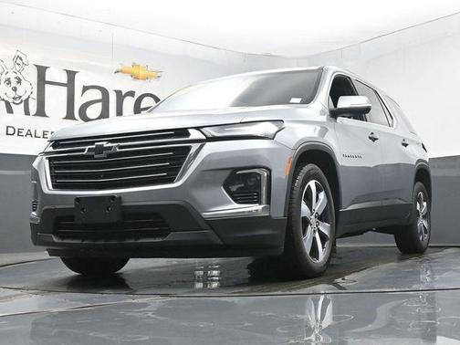 Sterling Gray Metallic 2023 Chevrolet Traverse LT Leather