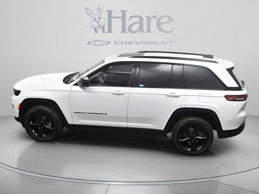 Bright White Clearcoat 2023 Jeep Grand Cherokee Altitude
