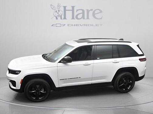 Bright White Clearcoat 2023 Jeep Grand Cherokee Altitude