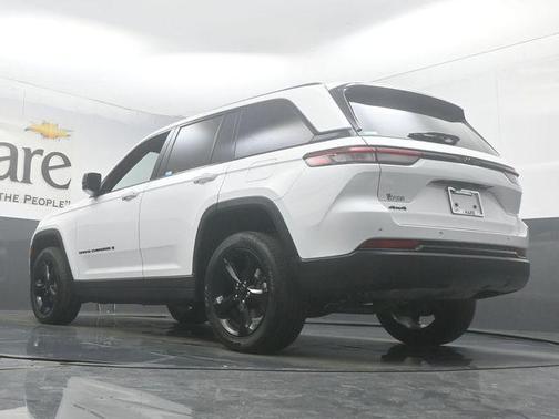 Bright White Clearcoat 2023 Jeep Grand Cherokee Altitude
