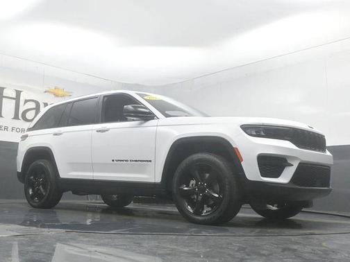 Bright White Clearcoat 2023 Jeep Grand Cherokee Altitude