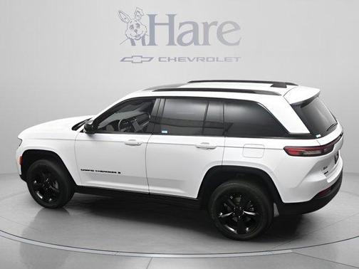 Bright White Clearcoat 2023 Jeep Grand Cherokee Altitude