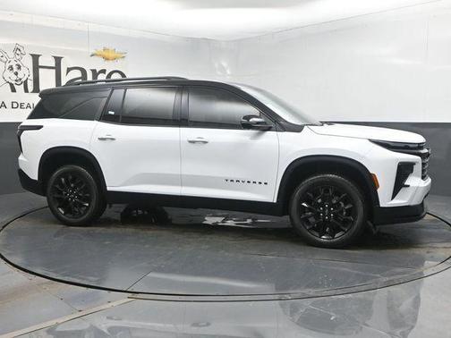 Summit White 2026 Chevrolet Traverse LT SUV