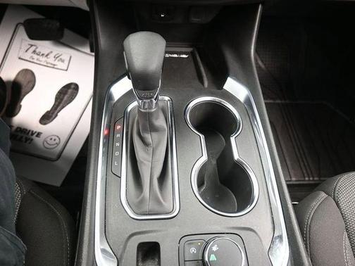 Mosaic Black Metallic 2022 Chevrolet Traverse LT Cloth