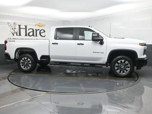 Summit White 2026 Chevrolet Silverado 2500 Custom Truck