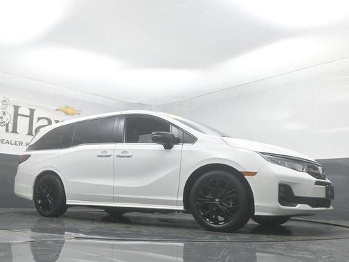 Platinum White Pearl 2025 Honda Odyssey Sport-L